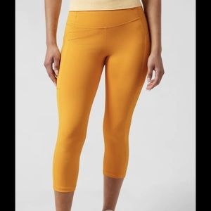 NWT athleta Stash ii capri